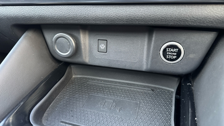 Nissan Qashqai 1.3 DiG-T MH Premiere Edition 5dr Petrol Hatchback